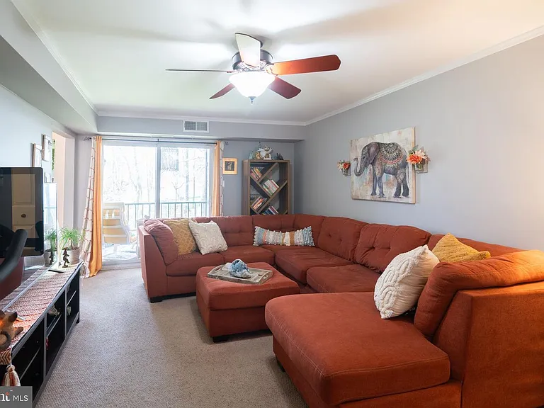 202 Hampton Xing — Photo 3