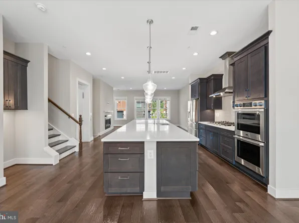 129 Market Sq NW Unit 2, Vienna, VA 22180