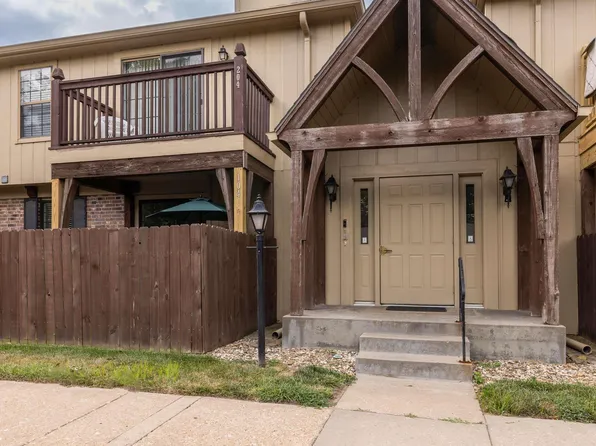 5651 Foxcroft South Cir #104, Topeka, KS 66614