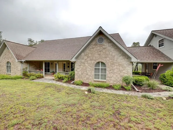 673 W Lacey Oak Pkwy, Kerrville, TX 78028