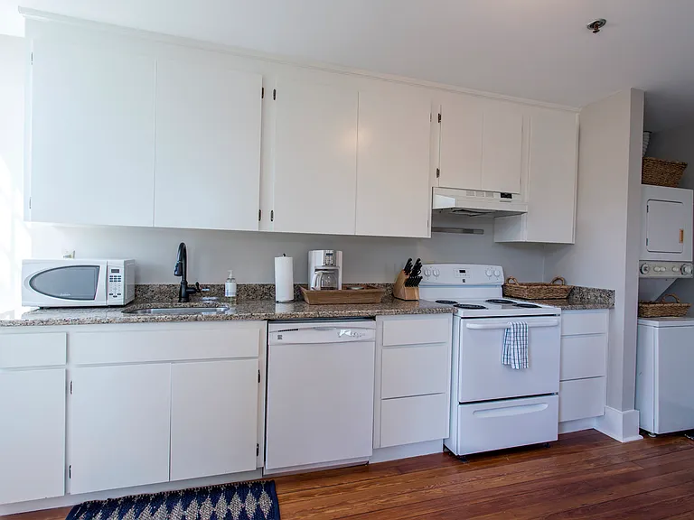 124 E Liberty St #C — Photo 6