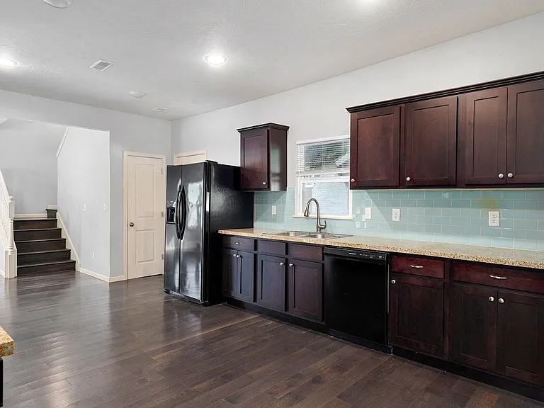 704 E Normal St — Photo 10