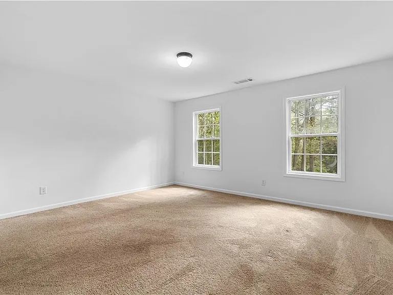 80 Castle Ct — Photo 11