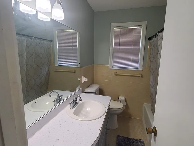 301 W Lakeside Ave — Photo 15