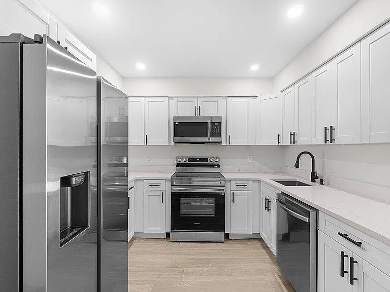 4498 NW 2nd Ave #4500 — Photo 3