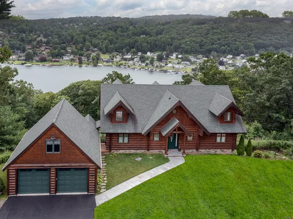 13 Hemlock Trail, New Fairfield, CT 06812