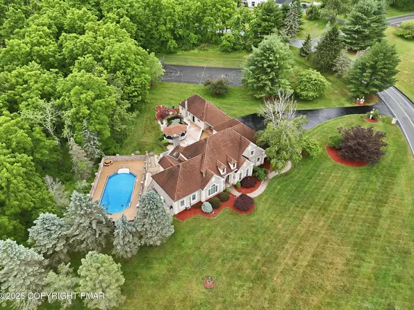 2134 Fox Run Rd, Stroudsburg, PA 18360