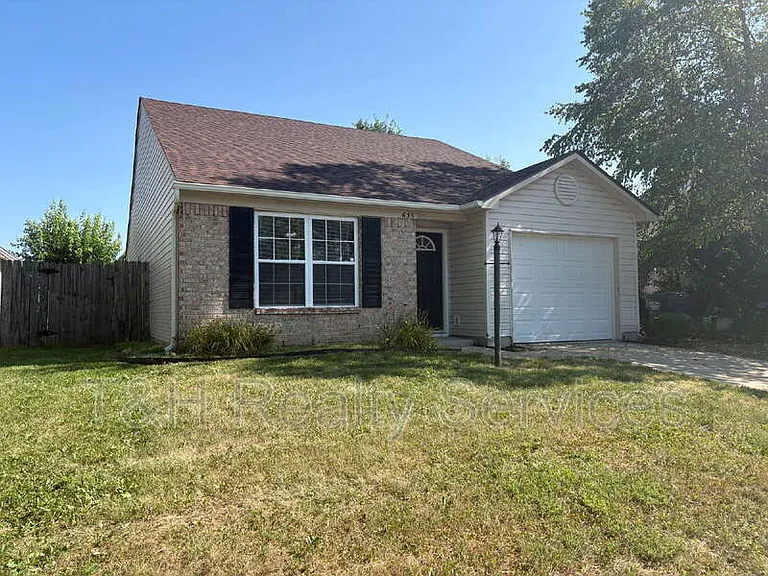 636 Locust Grove Ln — Photo 3