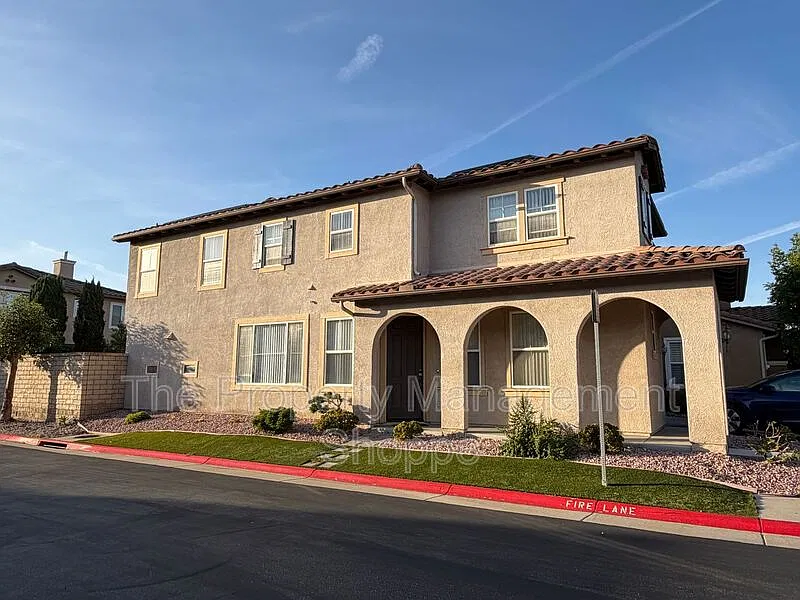 4 bed, 3.0 bath, 2635 sqft, $4,700 — Photo 2