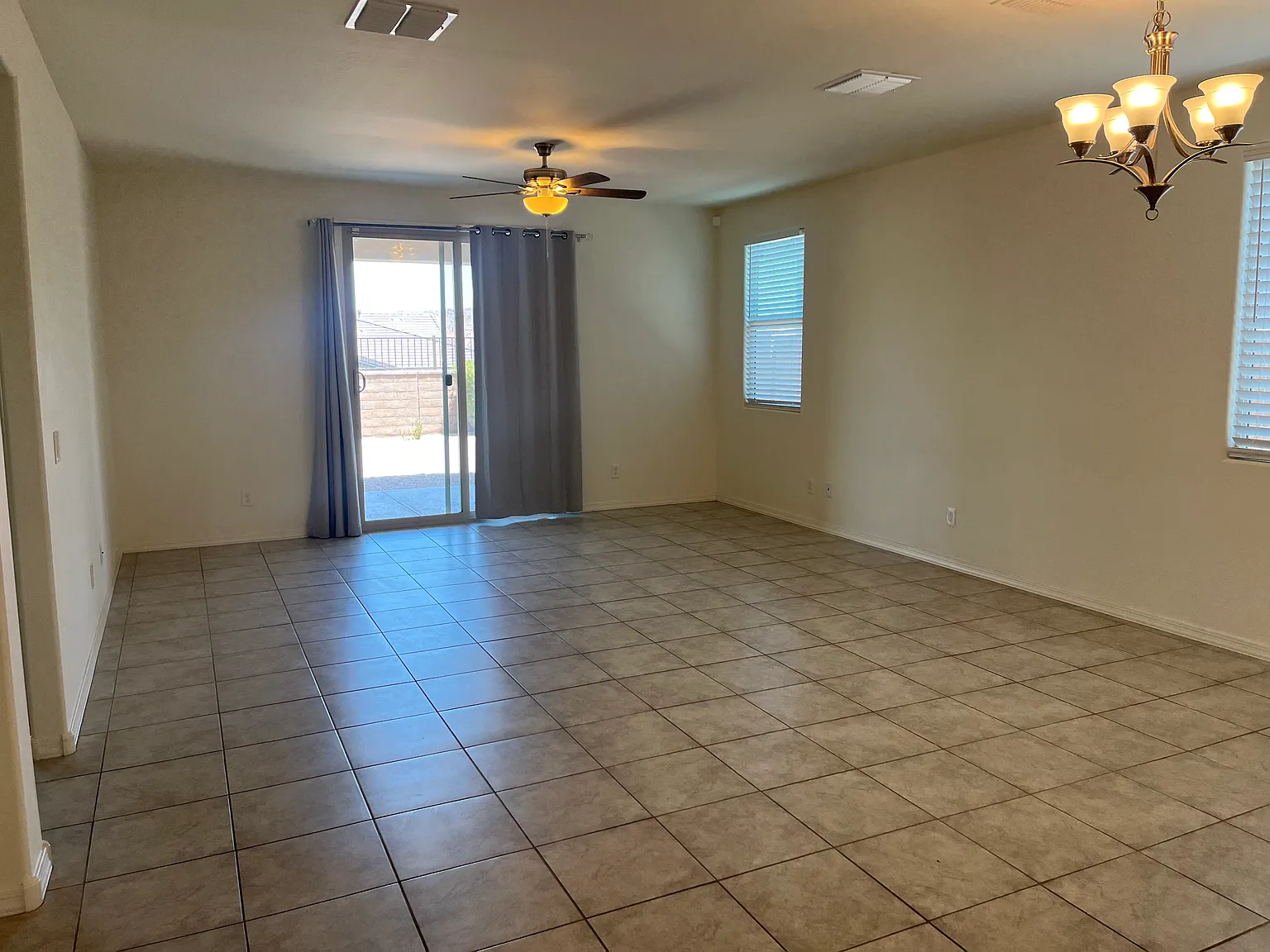 3 bed, 1950 sqft, $2,595 — Photo 2