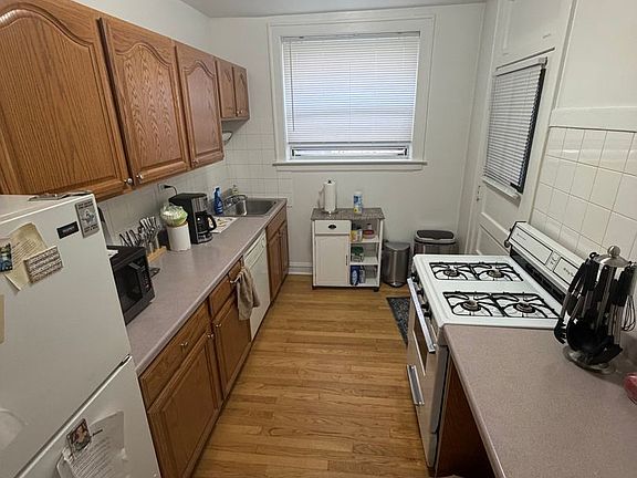 4th image of 4520 N Wolcott Ave