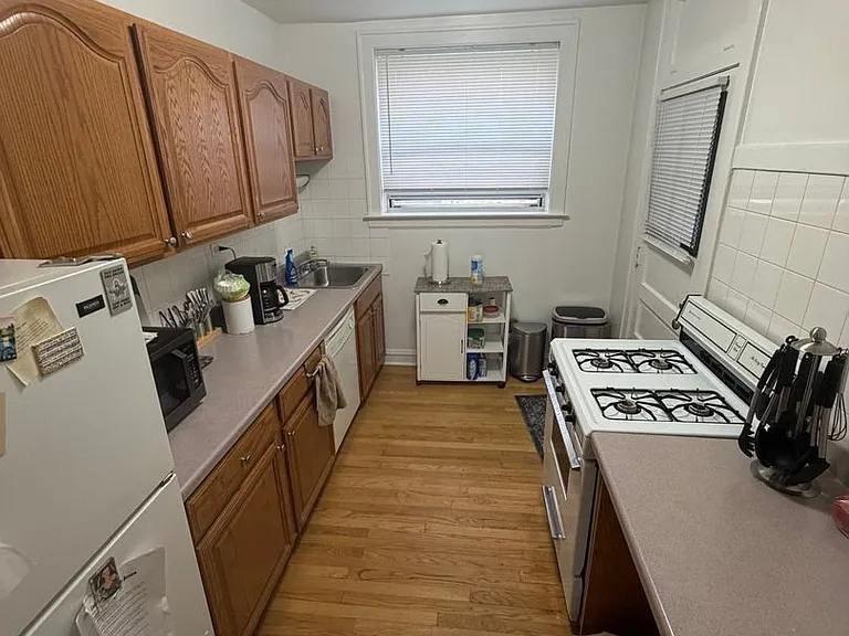 4520 N Wolcott Ave — Photo 4