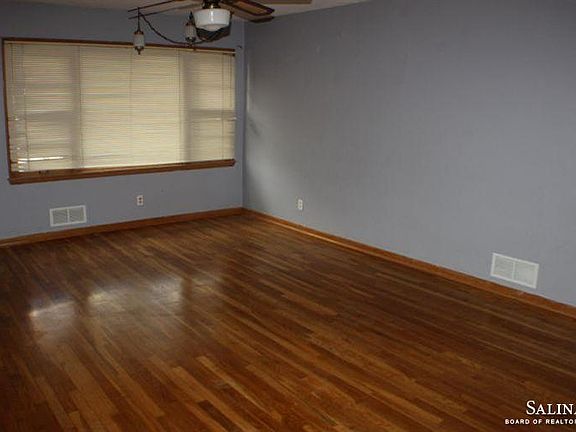 2nd image of 1015 Scott Ave