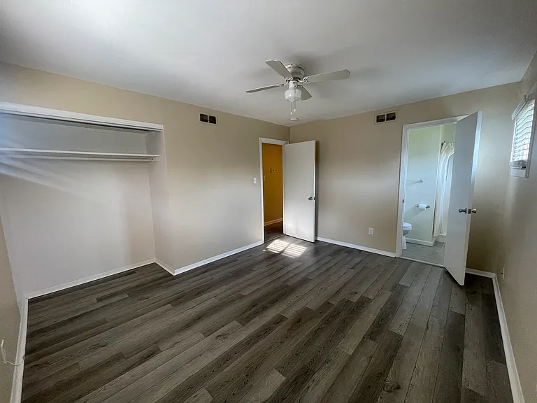 2217 Helsley Ave — Photo 9