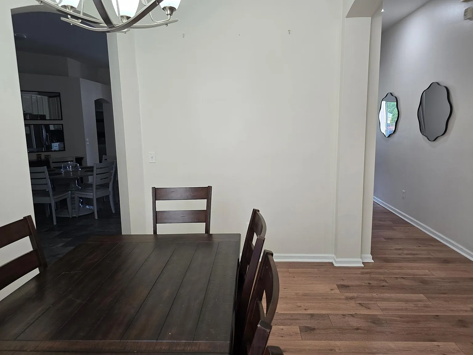 4 bed, 2300 sqft, $4,850 — Photo 3