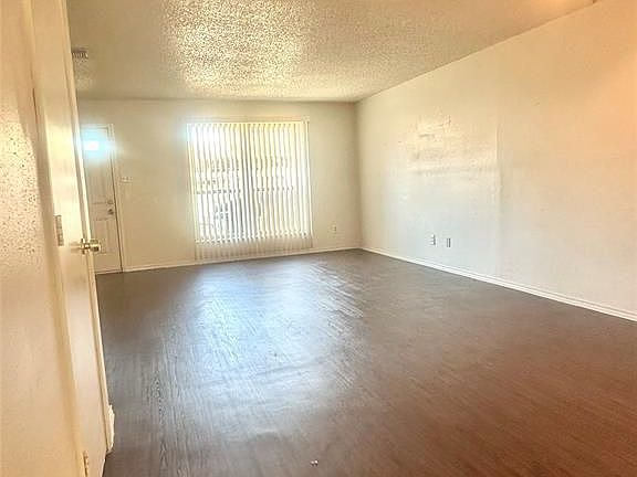 3rd image of 2111 Greenbriar Colony Dr