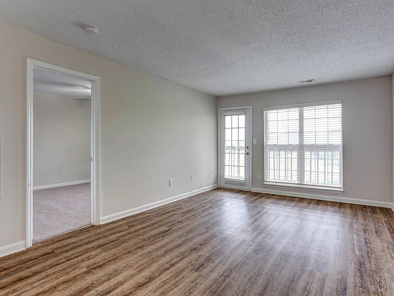 Deep River Pointe Apartments — Photo 34