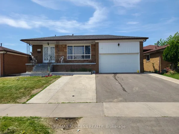 3291 Brandon Gate Dr, Mississauga, ON L4T 2G3