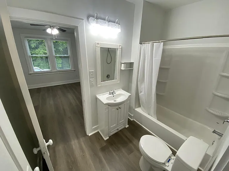 2722 Clifton Ave — Photo 9