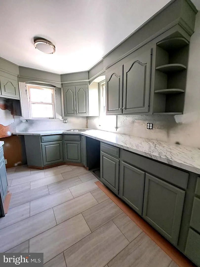3 bed, 1.5 bath, 1250 sqft, $2,300 — Photo 1