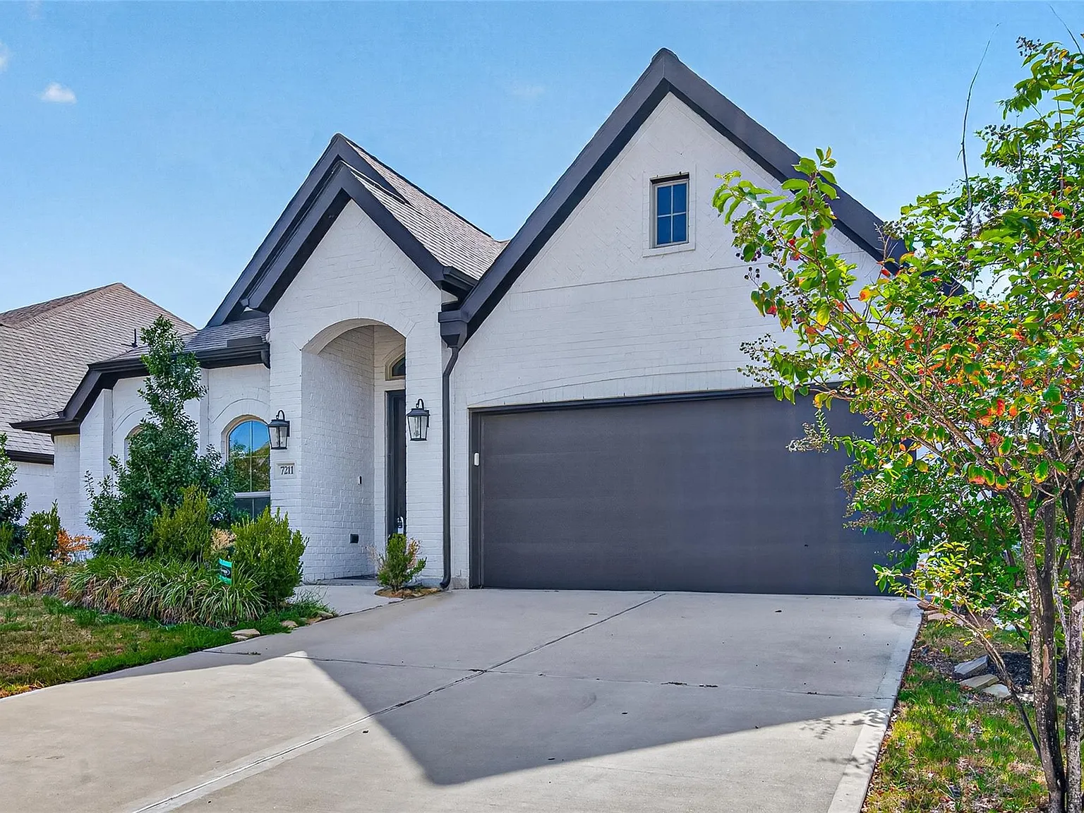 4 bed, 3.0 bath, 3007 sqft, $3,600 — Photo 3