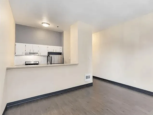 Ellis Court Apartments — Photo 16