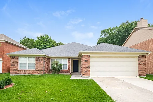5915 Culross Close Photo 1