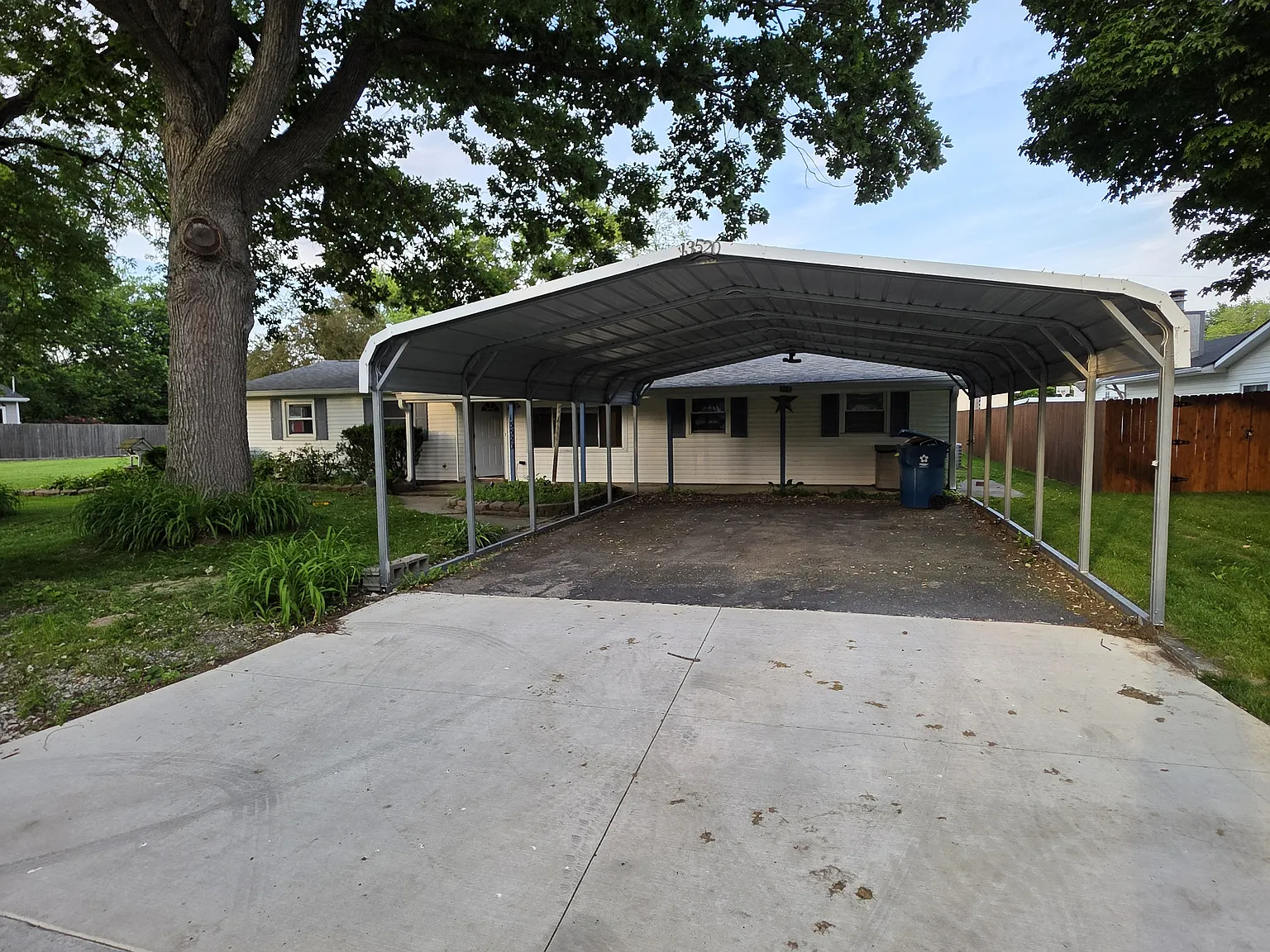 4 bed, 2383 sqft, $2,095 — Photo 3
