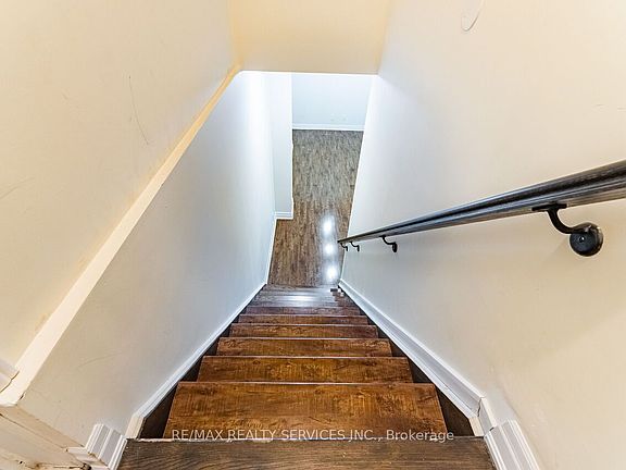 2nd image of 128 Rising Hill Rdg