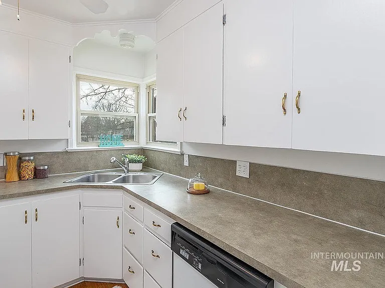 5102 W Grover St — Photo 6