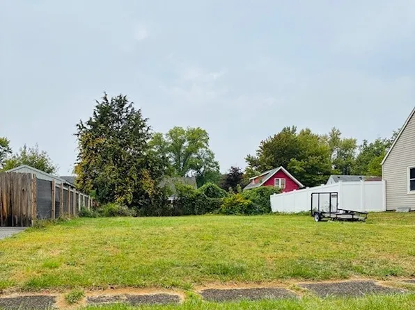 902 Chinook Ave, Akron, OH 44305