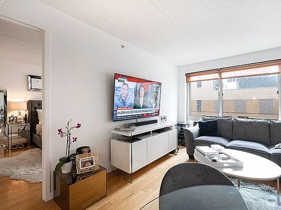 3rd image of 555 W 23rd St APT S6f