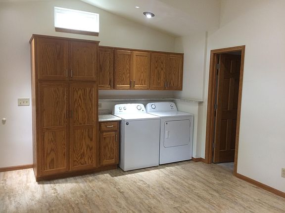 Washer & dryer with lots of cabinet space.