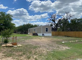 390 Rio Luna, Bandera, TX 78003