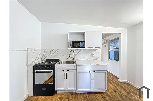1110 N 58th Ave Photo 1