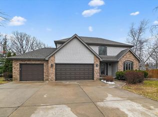 690 Ridge View Ln, Oregon, WI 53575