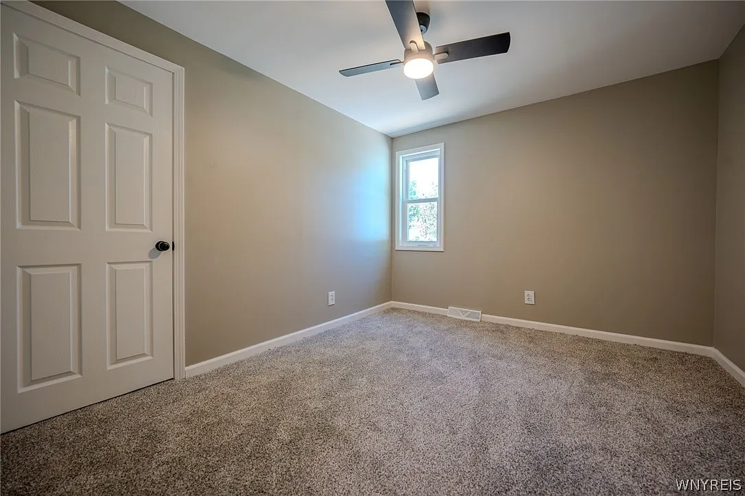3 bed, 1.5 bath, 1224 sqft, $2,500 — Photo 4