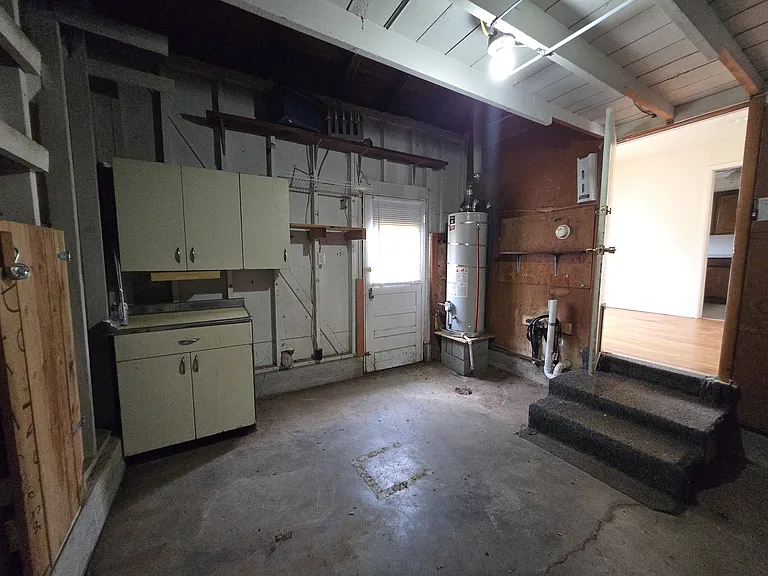 Garage-Washer/Dryer Hookups