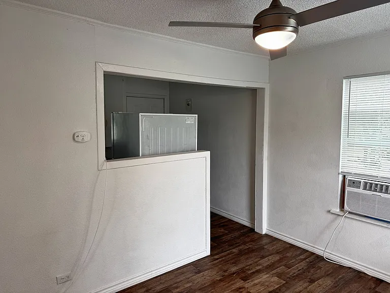 902 Flood St — Photo 3