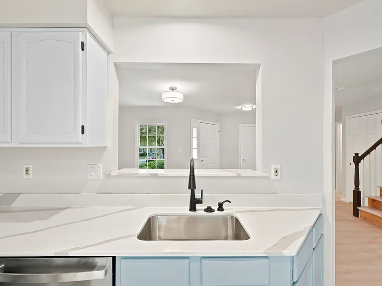 703 Porter Way W — Photo 32