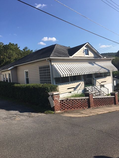 2nd image of 412 Lincoln St
