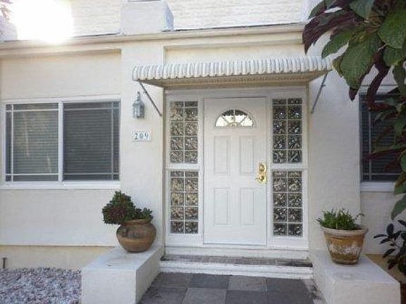 Private Entrance Apt. B