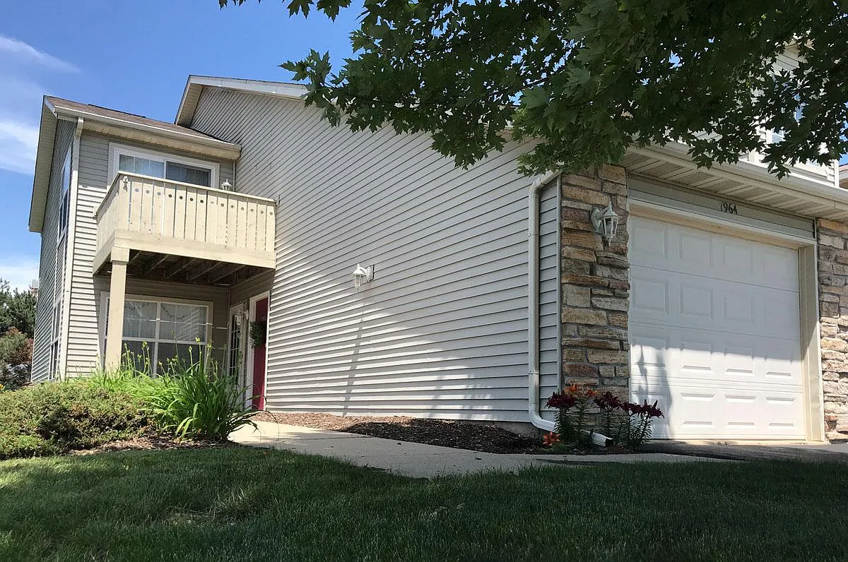 2 bed, 1341 sqft, $1,950 — Photo 1
