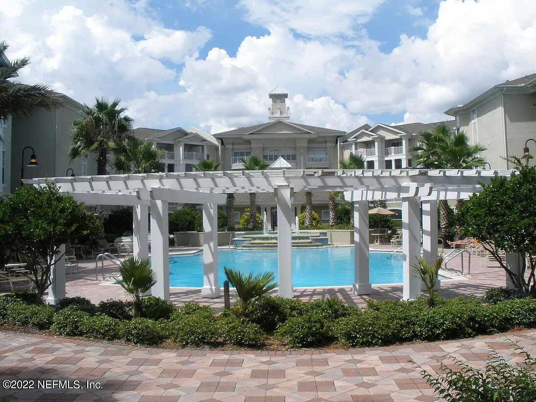 1 bed, 1.0 bath, 1040 sqft, $1,150 — Photo 1