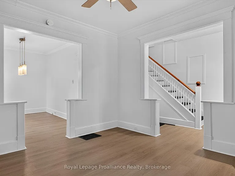 367 Edinburgh St — Photo 11