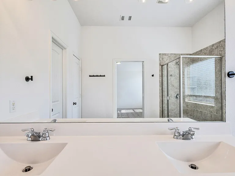 120 Lily Turf Cv — Photo 16