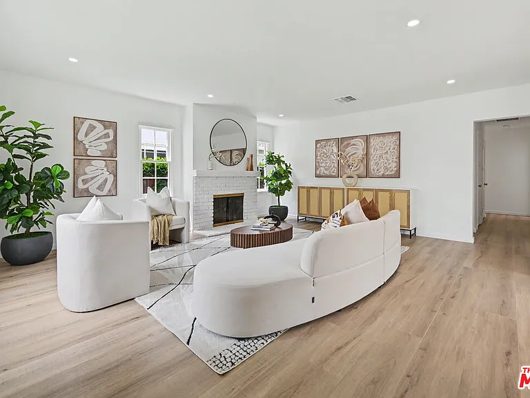 5119 Enfield Ave — Photo 1