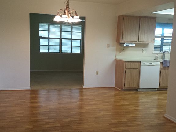 4th image of 233 Eaglesmere Dr