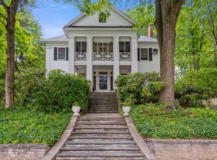 11 Gilchrest Rd, Great Neck, NY 11021