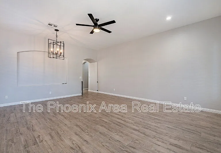 2823 E Tulsa St — Photo 3